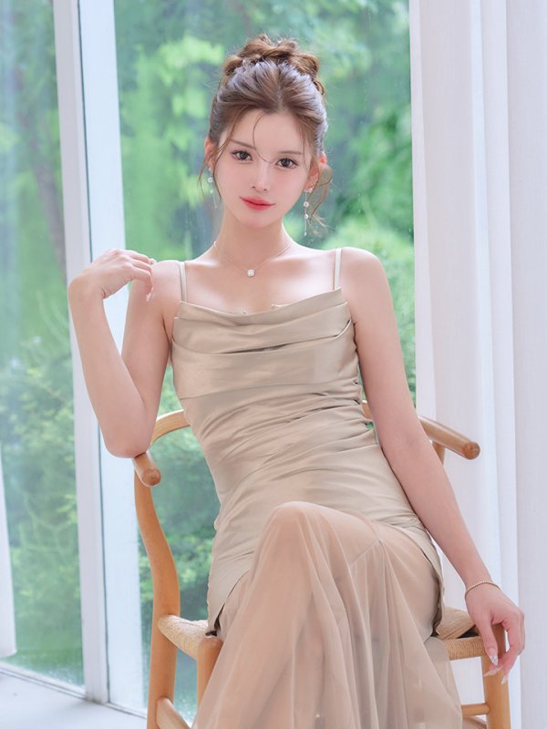 シャンパンゴールド　モデル：あっすん　身長：164cm　着用サイズ：Sサイズ