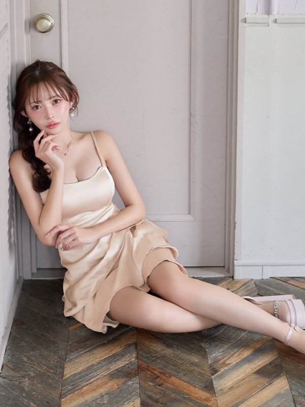ピンクベージュ　モデル：りな　身長：160cm　着用サイズ：Sサイズ