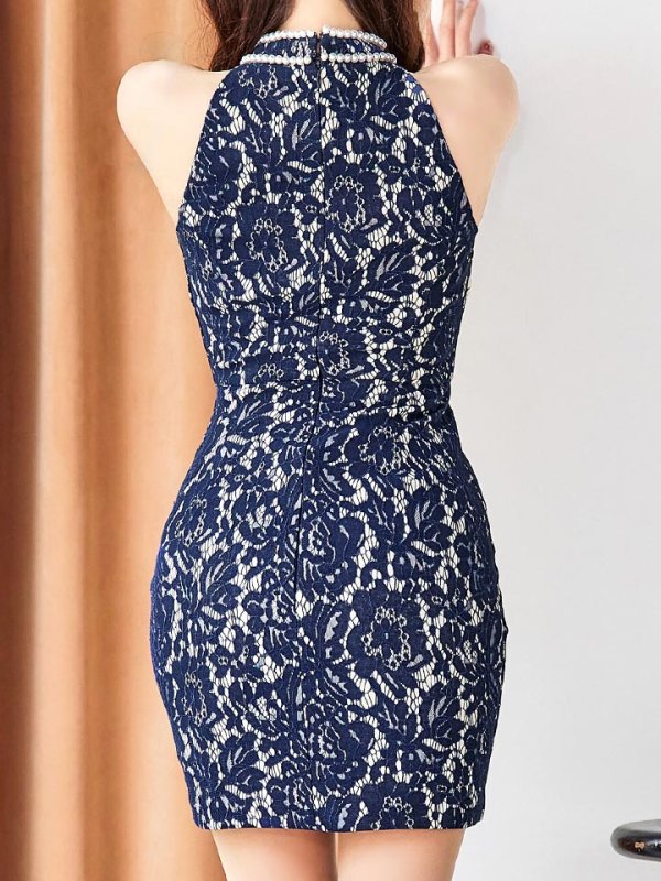 ネイビーベージュ モデル:真優川咲 身長:158cm 着用サイズ:8号(Sサイズ)