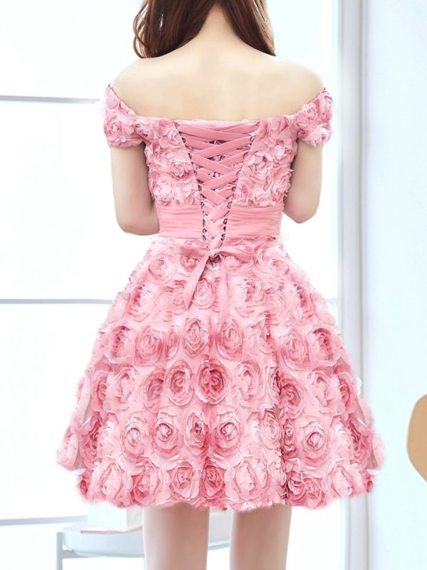 モーヴローズ モデル:真優川咲 身長:158cm 着用サイズ:8号(Sサイズ)