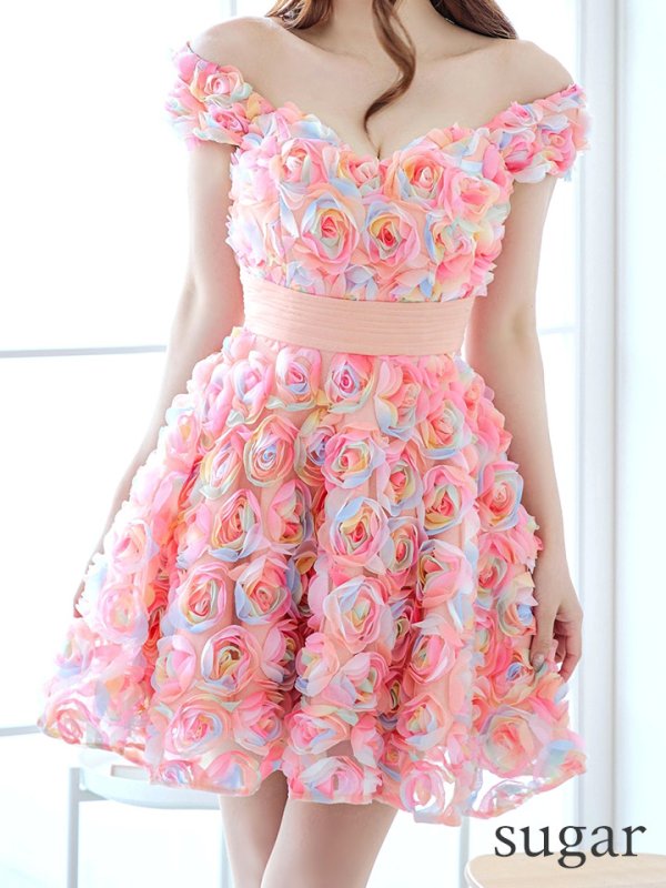 オレンジピンク モデル:真優川咲 身長:158cm 着用サイズ:8号(Sサイズ)