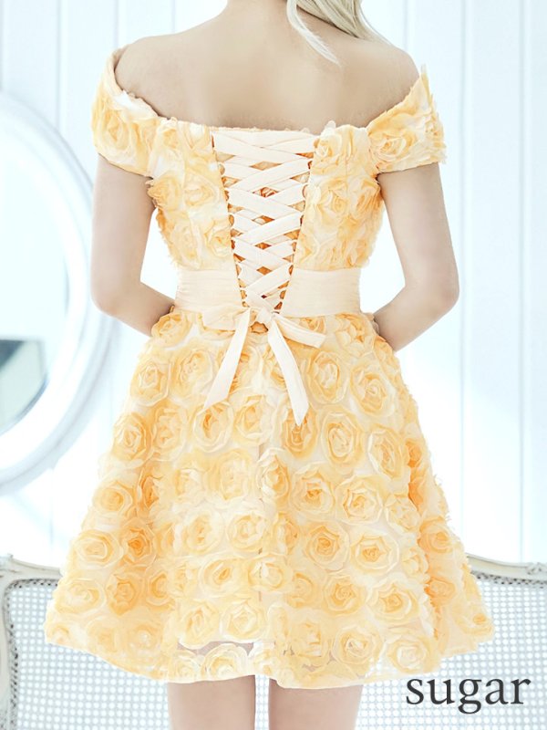 イエロークリーム モデル:ぴょな 身長:160cm 着用サイズ:8号(Sサイズ)