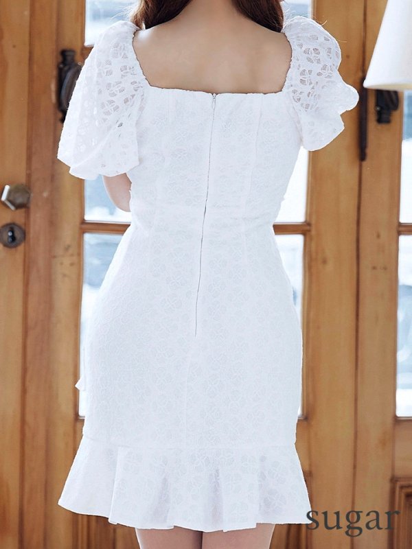 アイボリー モデル:真優川咲 身長:158cm 着用サイズ:8号(Sサイズ)