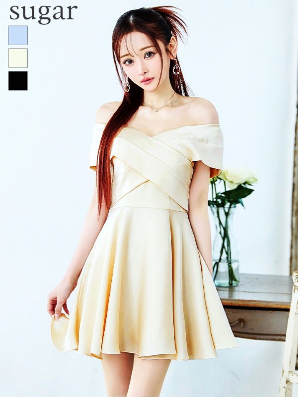ライトベージュ モデル：真優川咲　身長：158cm　着用サイズ：8号(Sサイズ)