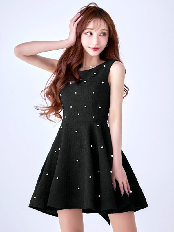 ブラック モデル:真優川咲 身長:158cm:8号(Sサイズ)