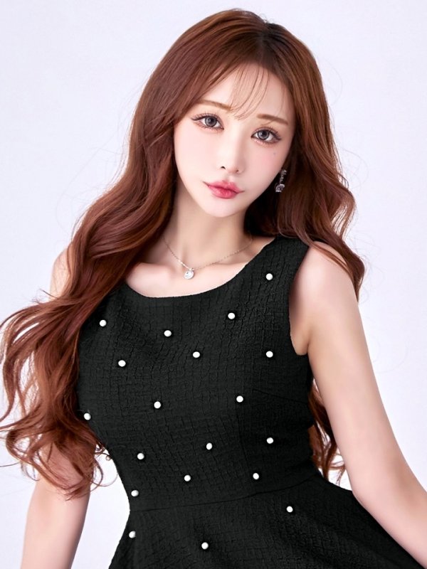 ブラック モデル:真優川咲 身長:158cm:8号(Sサイズ)