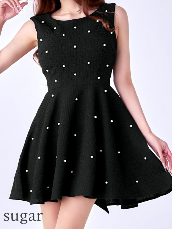 ブラック モデル:真優川咲 身長:158cm:8号(Sサイズ)