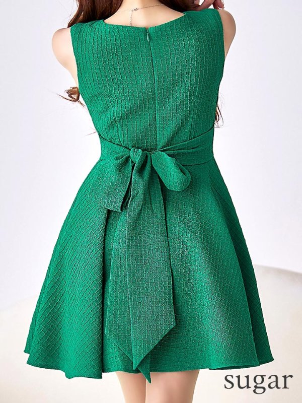 ジェードグリーン モデル:真優川咲 身長:158cm:8号(Sサイズ)