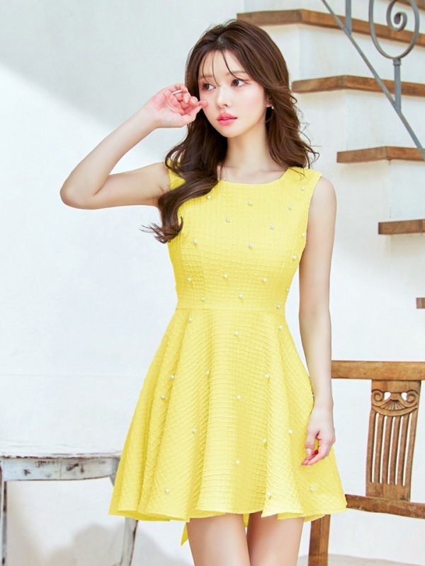 ソフトイエロー モデル:ゆめ 身長:160cm:8号(Sサイズ)