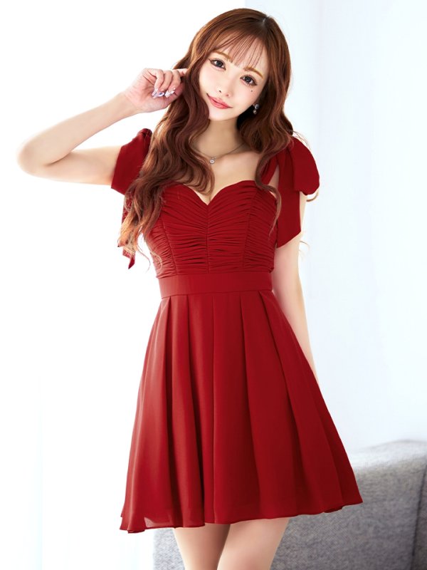 ダークレッド　モデル：真優川咲　身長：158cm　着用サイズ：8号(Sサイズ)