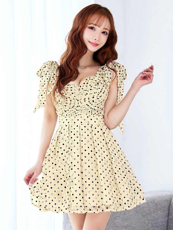 クリームブラック　モデル：真優川咲　身長：158cm　着用サイズ：8号(Sサイズ)