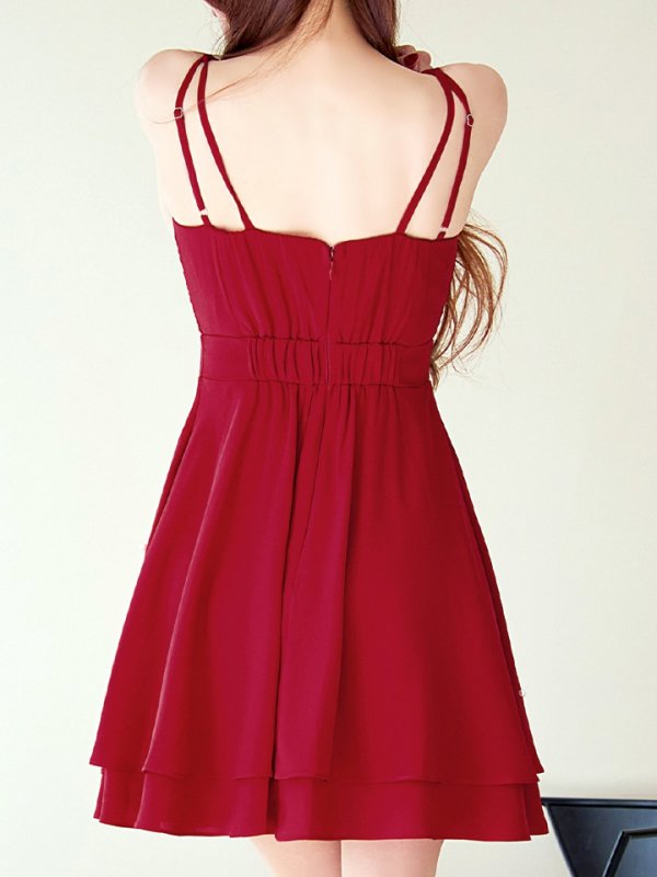 ダークレッド モデル：真優川咲　身長：158cm：8号(Sサイズ)