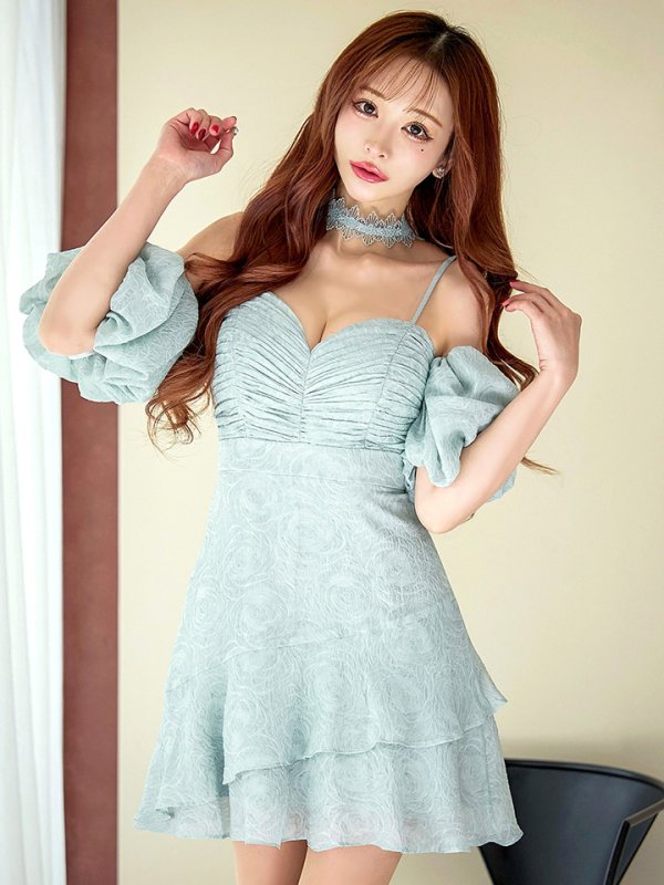 ダスティーミント　 モデル：真優川咲　身長：159cm　着用サイズ：8号(Sサイズ)