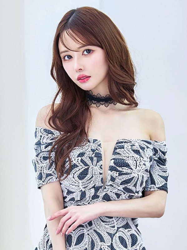 アイボリーブラック　 モデル：ゆめ　身長：160cm　着用サイズ：8号(Sサイズ)