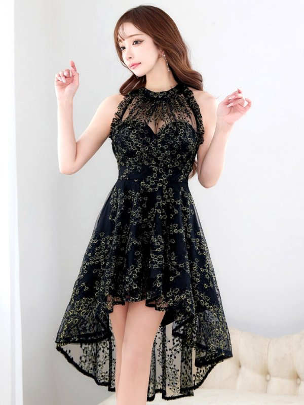 ブラック　モデル：真優川咲　身長：158cm　着用サイズ：8号(Sサイズ)