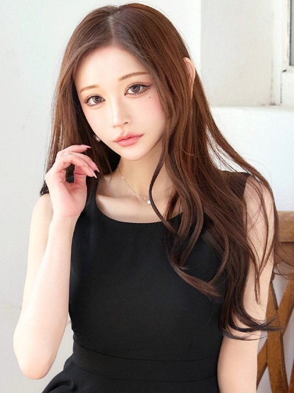 ブラック　モデル：真優川咲　身長：158cm　着用サイズ：8号(Sサイズ)