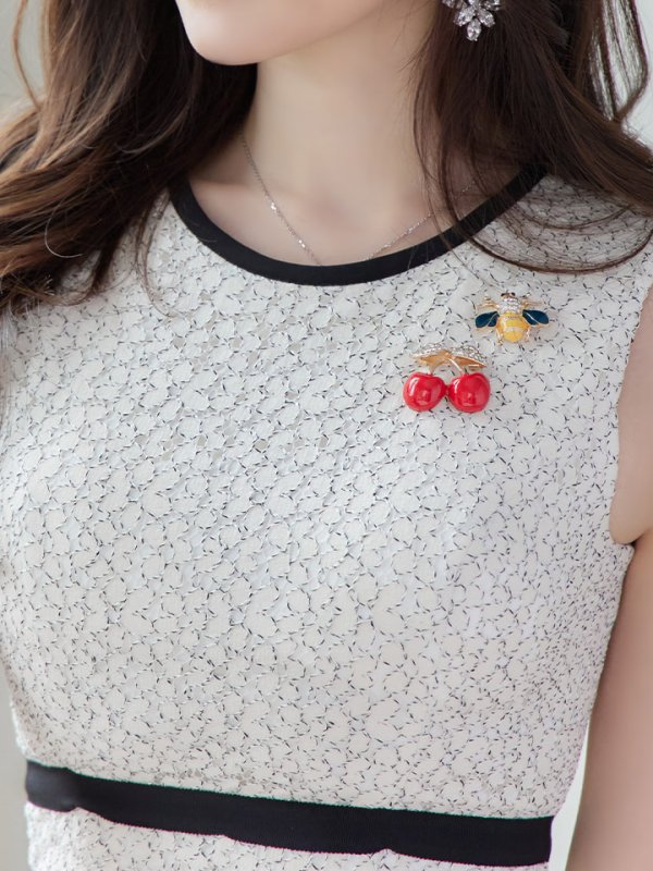 画像3: 【VELIQUE/ヴェリーク】ブローチ付き/ ワンカラー/ ノースリーブ/ タイト/ ミディアムドレス/ キャバドレス【HC02】