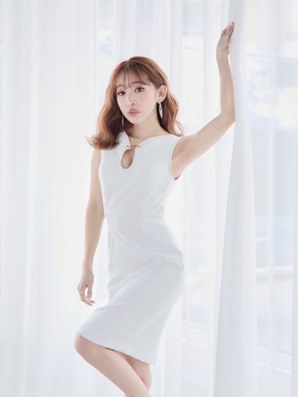 画像5: 【VELIQUE/ヴェリーク】ワンカラー/ チェーンモチーフ/ バックル/ ノースリーブ/ スリット/ タイト/ ひざ丈/ ミディアムドレス/ キャバドレス【HC02】