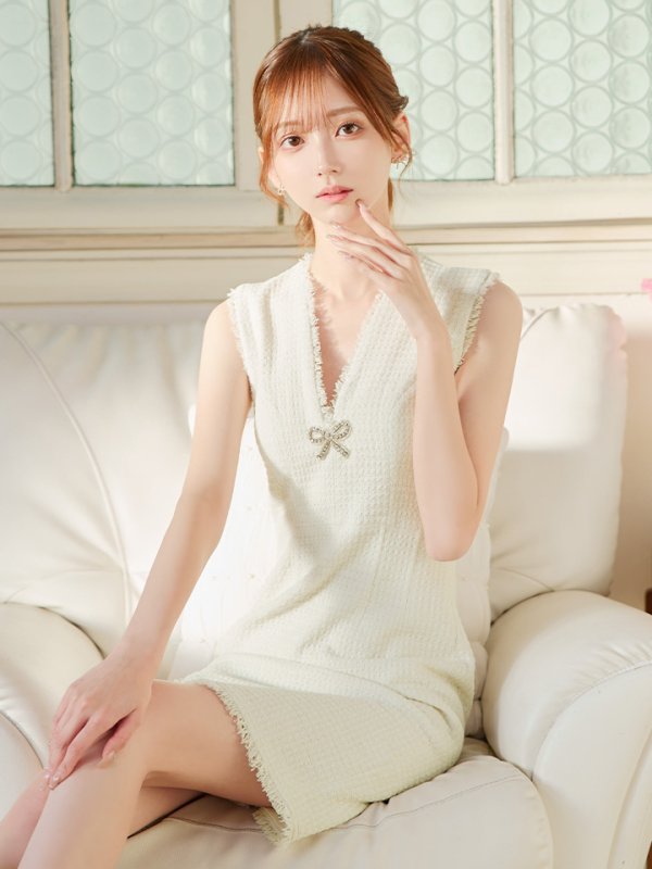 ホワイト モデル:あすか 身長:170cm 着用サイズ:Sサイズ