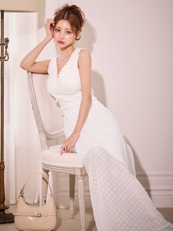 ホワイト　モデル：真優川咲　身長：158cm　着用サイズ：Sサイズ