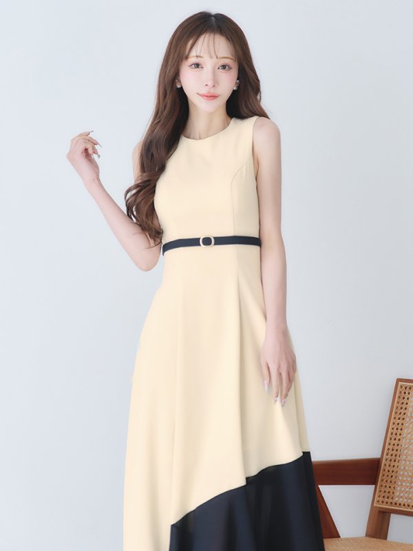 オフホワイトxブラック　モデル：真優川咲　身長：158cm　着用サイズ：Sサイズ