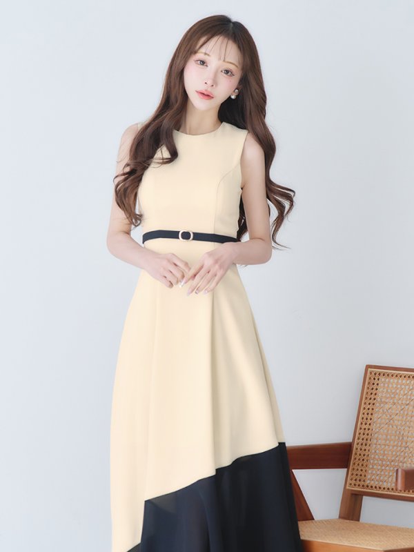 オフホワイトxブラック　モデル：真優川咲　身長：158cm　着用サイズ：Sサイズ