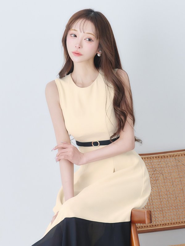 オフホワイトxブラック　モデル：真優川咲　身長：158cm　着用サイズ：Sサイズ