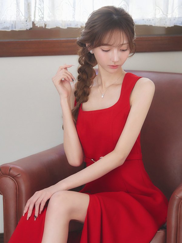 レッド モデル：あすか 身長：170cm 着用サイズ：Sサイズ