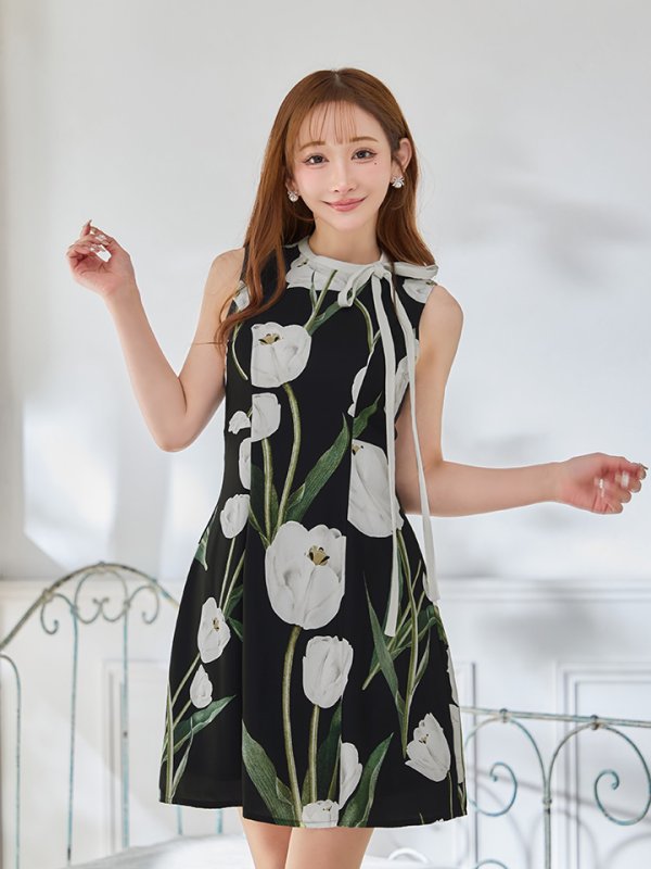 ブラック　モデル：真優川咲　身長：158cm　着用サイズ：Sサイズ