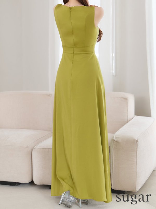 ティーグリーン　モデル：真優川咲　身長：158cm　着用サイズ：Sサイズ