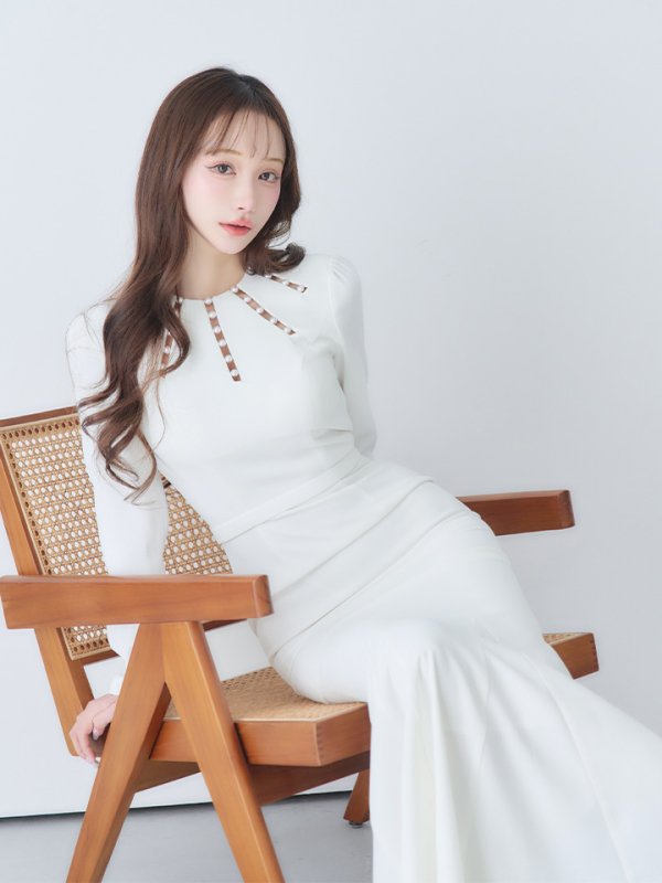 ホワイト　モデル：真優川咲　身長：158cm　着用サイズ：Sサイズ