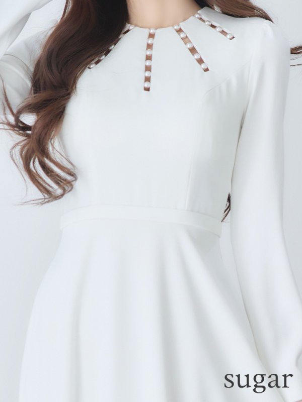 ホワイト　モデル：真優川咲　身長：158cm　着用サイズ：Sサイズ