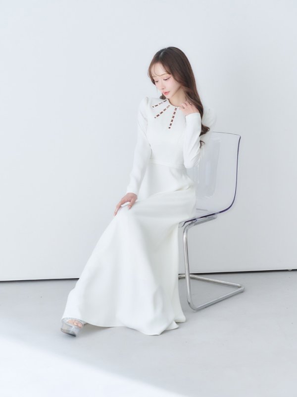ホワイト　モデル：真優川咲　身長：158cm　着用サイズ：Sサイズ