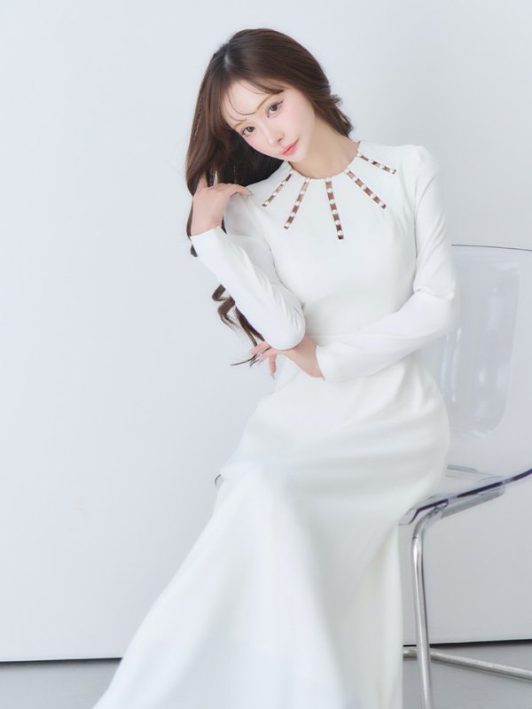 ホワイト　モデル：真優川咲　身長：158cm　着用サイズ：Sサイズ