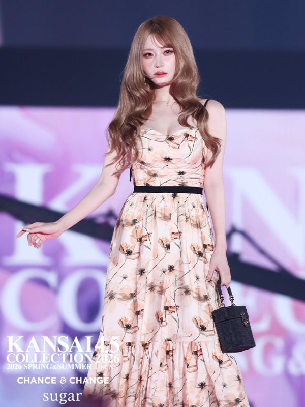 オレンジ　モデル：けい　身長：165cm　着用サイズ：Sサイズ