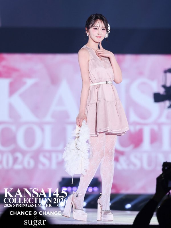 ピンク モデル：紬むぎ　身長：156cm 着用サイズ：Sサイズ