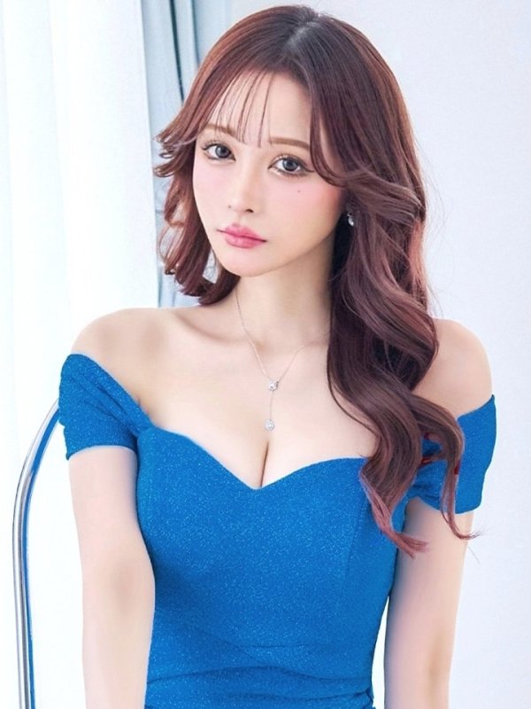 オーシャンブルー モデル:真優川咲 身長:158cm 着用サイズ:8号(Sサイズ)