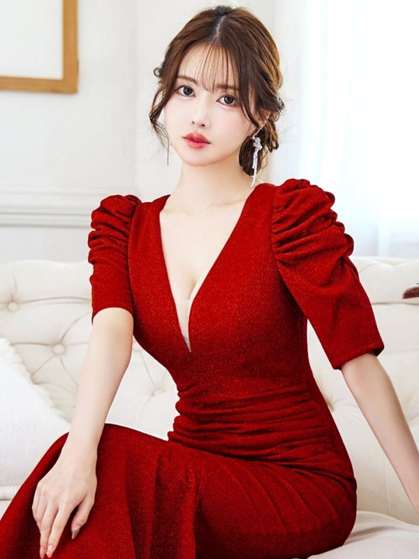 ダークレッド モデル:ゆめ 身長:160cm 着用サイズ:8号(Sサイズ)