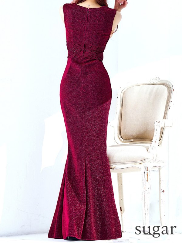 ブラックバーガンディ モデル：真優川咲　身長：158cm　着用サイズ：8号(Sサイズ)