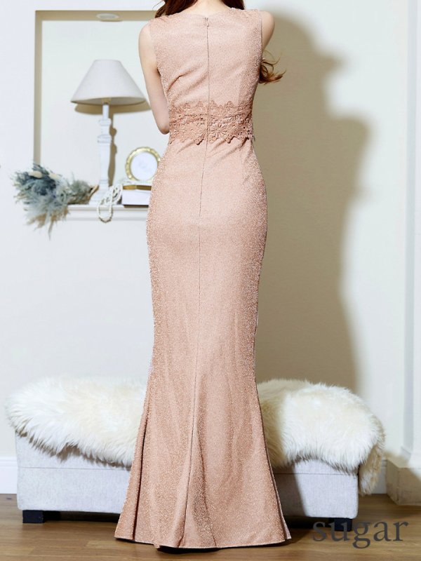 シャンパン モデル：真優川咲　身長：158cm　着用サイズ：8号(Sサイズ)