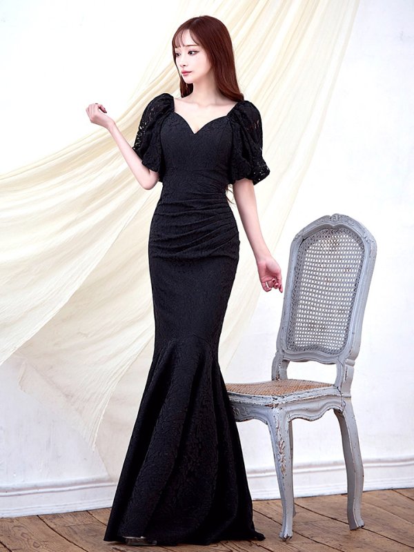 ブラック モデル：真優川咲　身長：158cm：8号(Sサイズ)