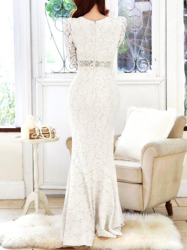 アイボリー モデル:真優川咲 身長:158cm 着用サイズ:8号(Sサイズ)