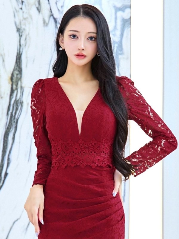 ダークレッド モデル:まおちゃる 身長:158cm 着用サイズ:8号(Sサイズ)