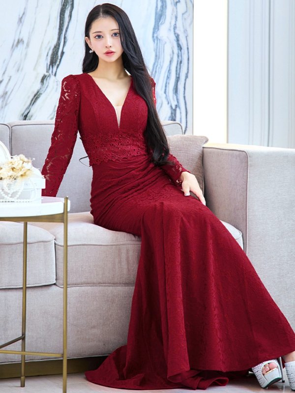 ダークレッド モデル:まおちゃる 身長:158cm 着用サイズ:8号(Sサイズ)