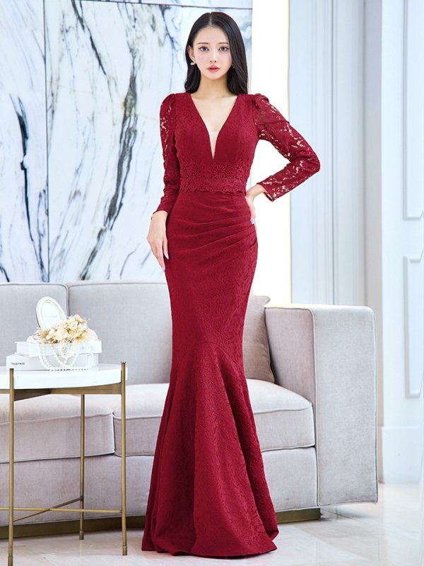 ダークレッド モデル:まおちゃる 身長:158cm 着用サイズ:8号(Sサイズ)