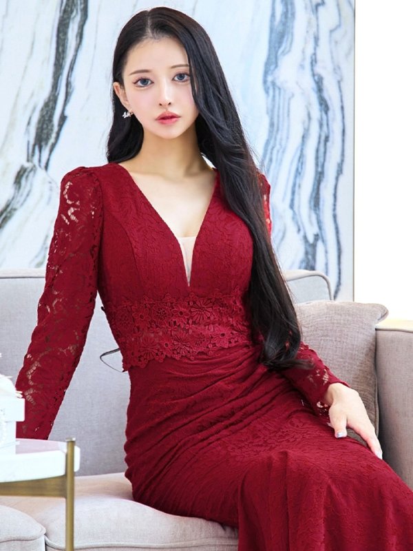 ダークレッド モデル:まおちゃる 身長:158cm 着用サイズ:8号(Sサイズ)