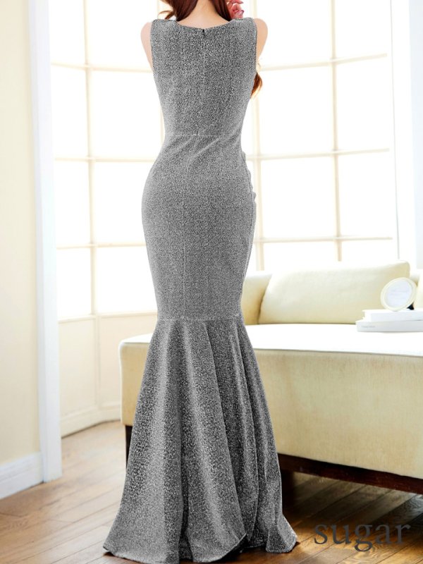 ブラックシルバー モデル:真優川咲 身長:158cm:8号(Sサイズ)