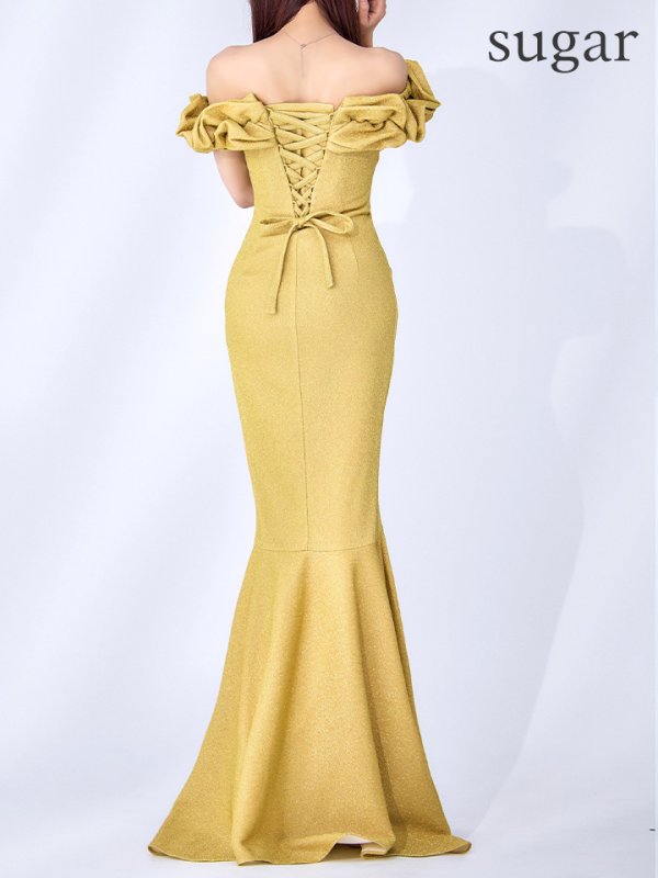 ライトゴールド モデル:真優川咲 身長:158cm:8号(Sサイズ)