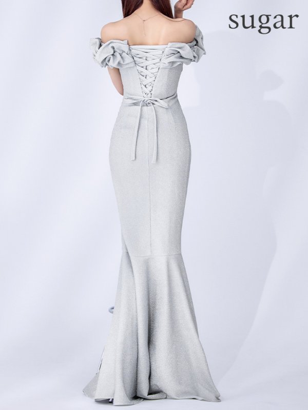 シルバー モデル:真優川咲 身長:158cm:8号(Sサイズ)