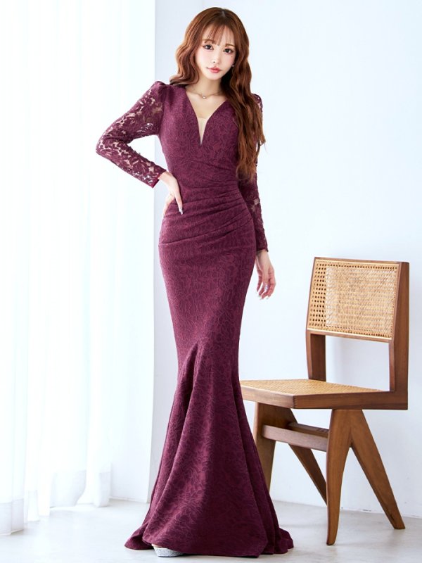 バーガンディー モデル:真優川咲 身長:158cm 着用サイズ:8号(Sサイズ)